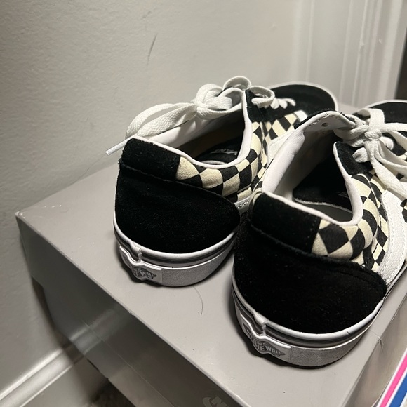Vans - Picture 3 of 3